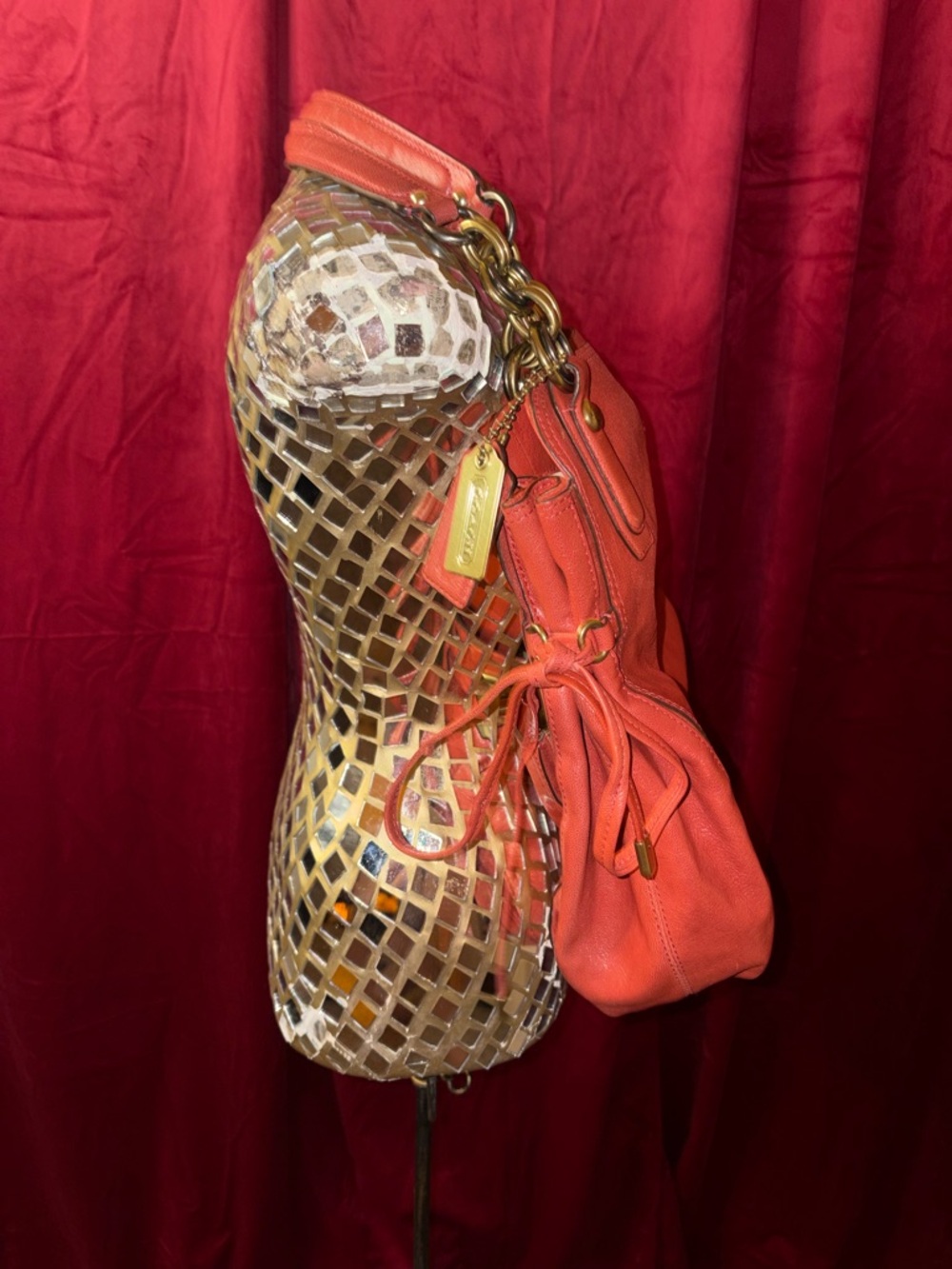 Vintage Coach Orange Leather Shoulder Bag with Gold Hardware - Picture 3 of 7